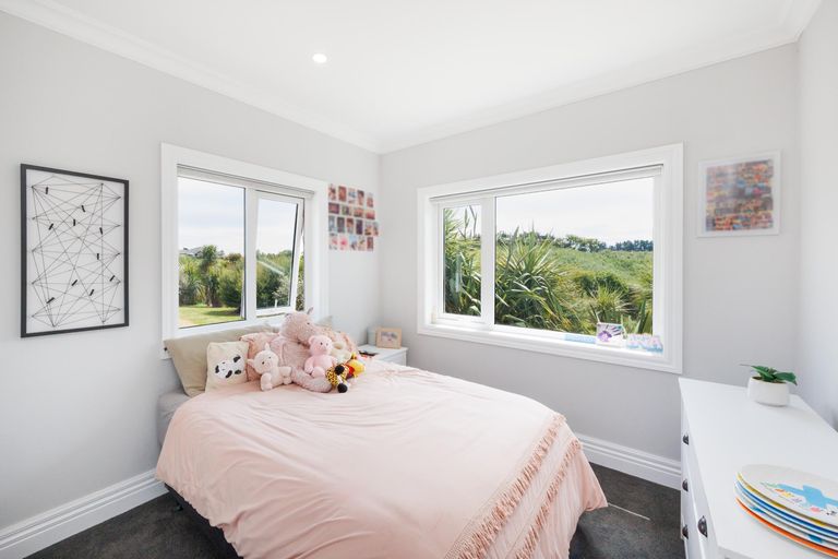 Photo of property in 52 Highland View Drive, Tokomaru, Palmerston North, 4474