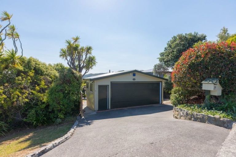 Photo of property in 124 Motuhara Road, Plimmerton, Porirua, 5026