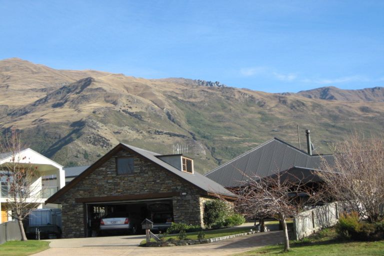 Photo of property in 8 Meadowbrook Place, Wanaka, 9305