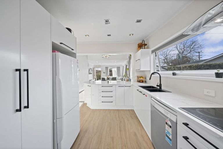 Photo of property in 18 Graham Road, Conifer Grove, Takanini, 2112