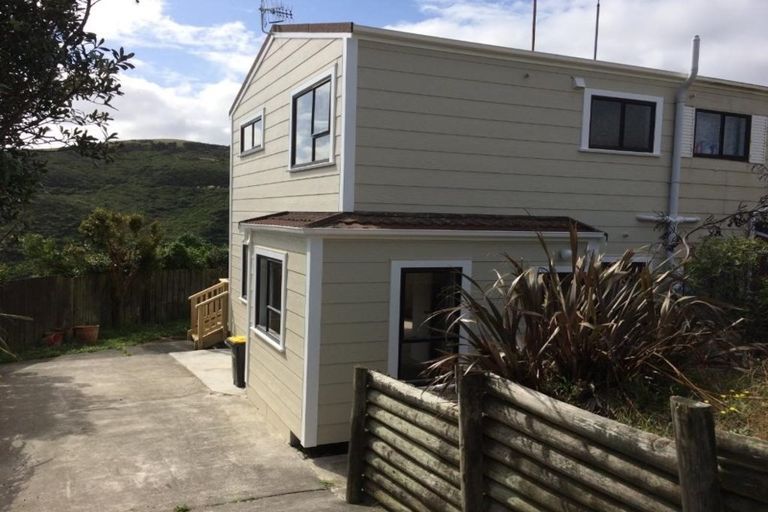 Photo of property in 33a Sunhaven Drive, Newlands, Wellington, 6037