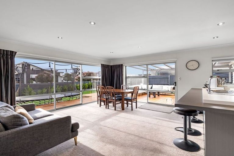 Photo of property in 20 Rosalie Terrace, Kelvin Grove, Palmerston North, 4414