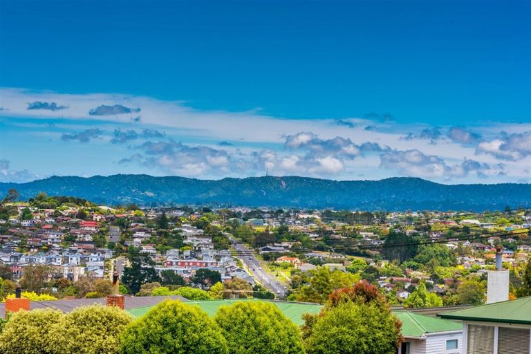 Photo of property in 38 Luckens Road, West Harbour, Auckland, 0618