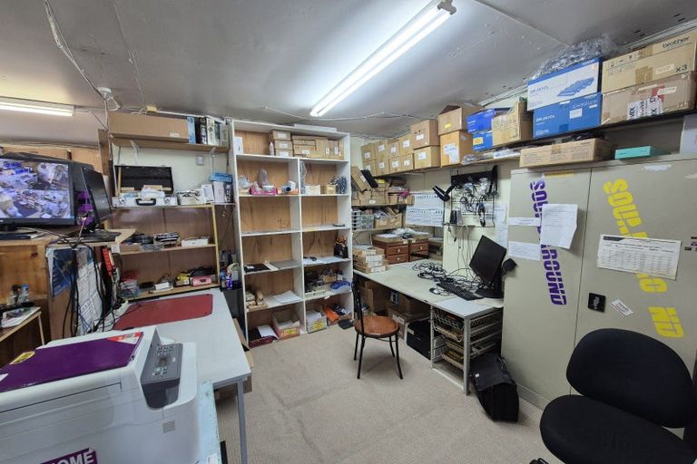 Photo of property in 1/2 Archibald Road, Kelston, Auckland, 0602