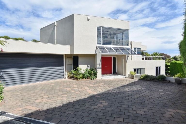 Photo of property in 2/11 Belleview Terrace, Mount Pleasant, Christchurch, 8081