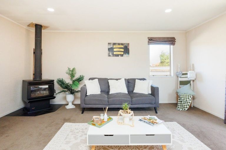 Photo of property in 21 Cleveland Heights, Kelvin Grove, Palmerston North, 4414