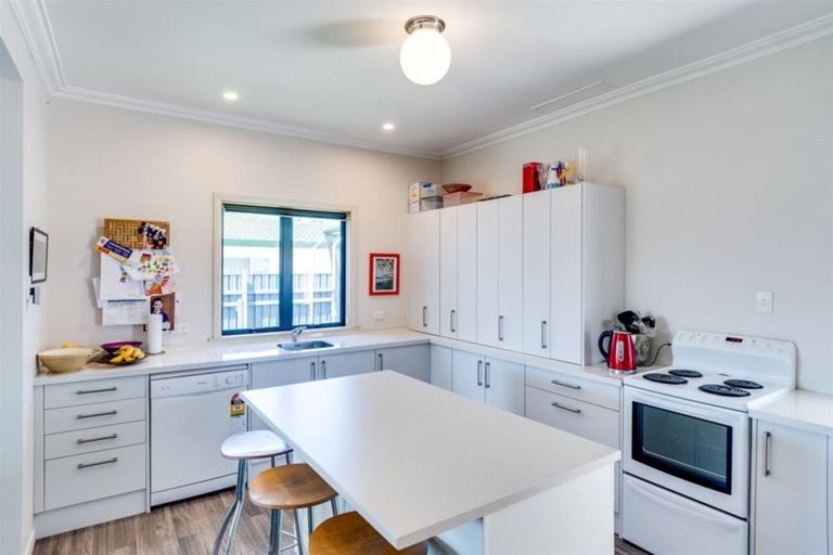 Photo of property in 7 Howard Road, Taradale, Napier, 4112