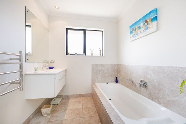 Photo of property in 54 Rosalie Terrace, Kelvin Grove, Palmerston North, 4414