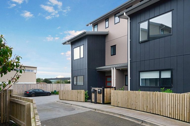 Photo of property in 41 Eileen Newey Place, Henderson, Auckland, 0612