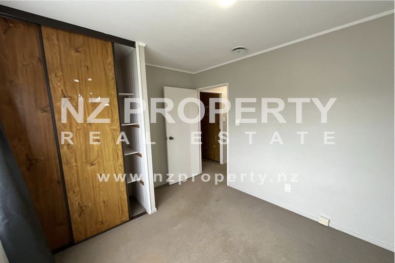 Photo of property in 13 Kearney Place, Massey, Auckland, 0614