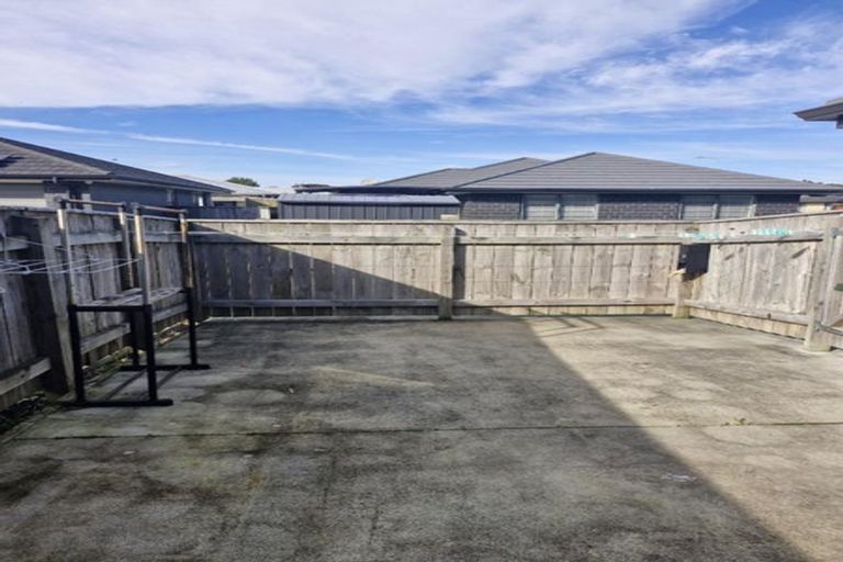 Photo of property in 12 Nukuroa Close, Waitara, 4320