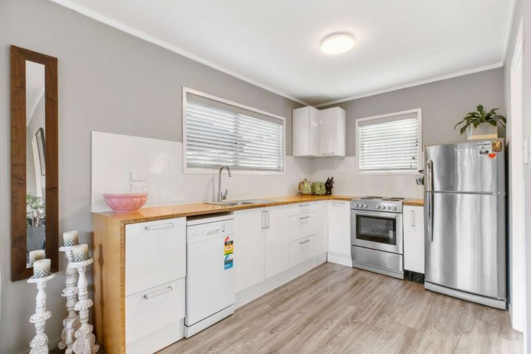 Photo of property in 1/7 Neptune Avenue, Beach Haven, Auckland, 0626