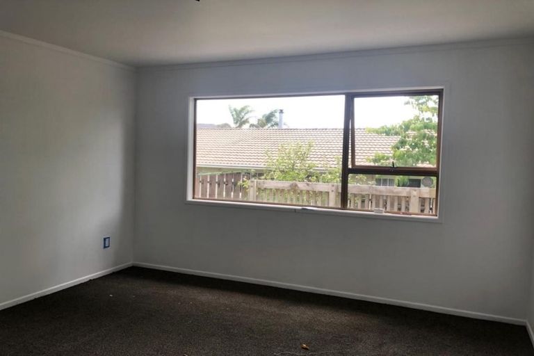 Photo of property in 7 Maroubra Place, Botany Downs, Auckland, 2010