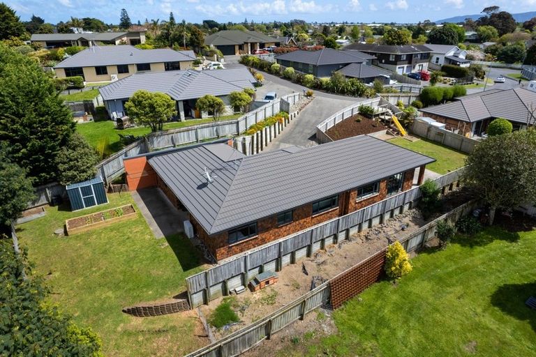 Photo of property in 7 Lambert Way, Paraparaumu, 5032