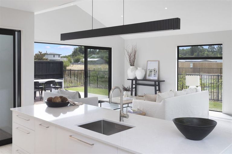 Photo of property in 28 Oakmill Drive, Casebrook, Christchurch, 8051