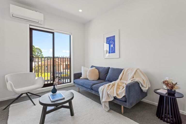 Photo of property in 2/28 Westgate Drive, Westgate, Auckland, 0614