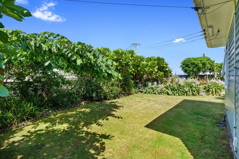 Photo of property in 32 Kiharoa Street, Otaki Beach, Otaki, 5512