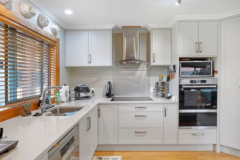 Photo of property in 29 La Lena Grove, Fitzherbert, Palmerston North, 4410