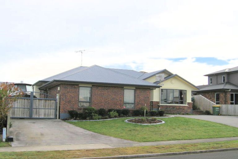 Photo of property in 22 Limousin Place, Grandview Heights, Hamilton, 3200