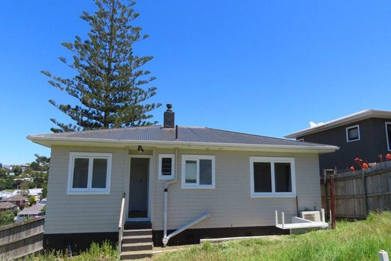 Photo of property in 10 Camelot Place, Glenfield, Auckland, 0629