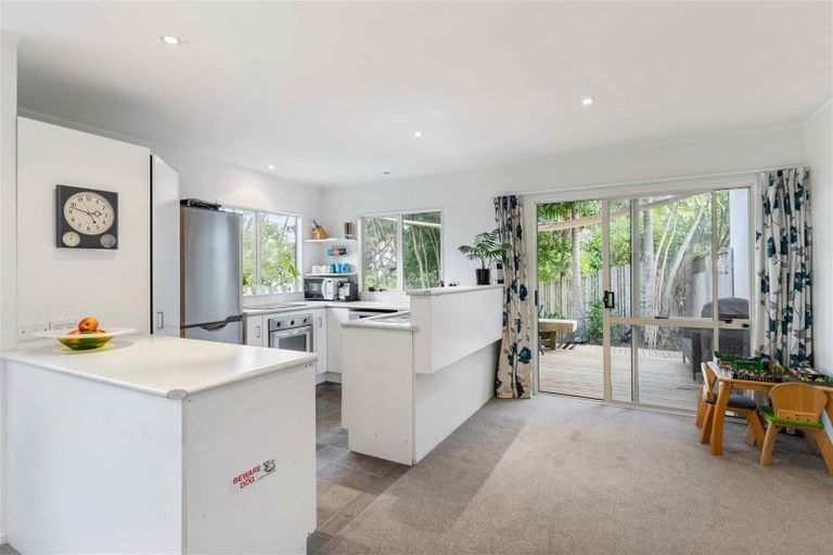 Photo of property in 9 Owl Court, Unsworth Heights, Auckland, 0632