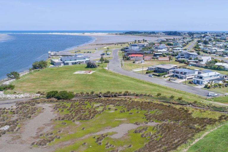Photo of property in 67 Hartley Street, Foxton Beach, Foxton, 4815