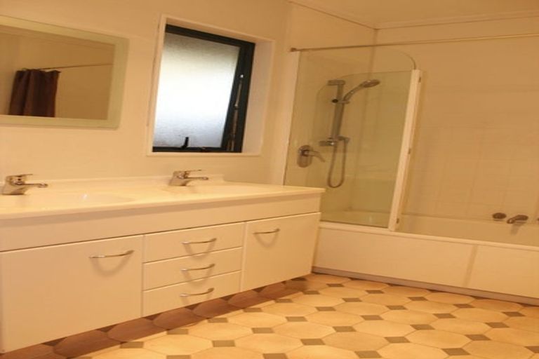 Photo of property in 14 Lilburn Crescent, Massey, Auckland, 0614