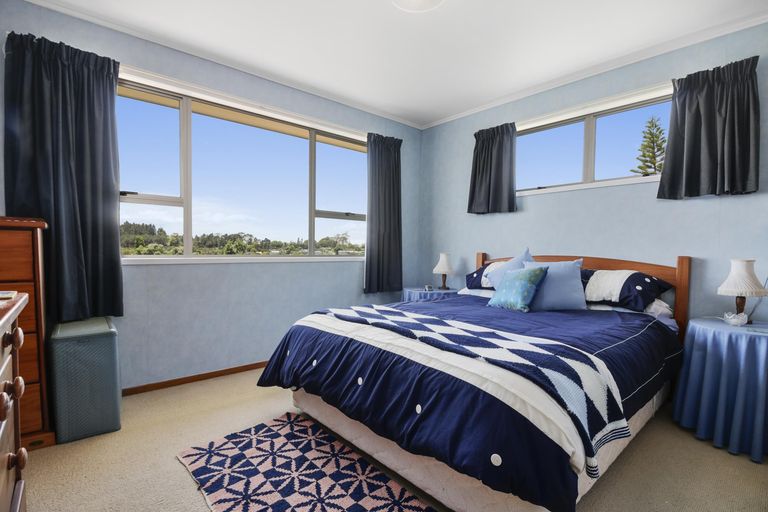 Photo of property in 18 Roick Parade, Glen Eden, Auckland, 0602