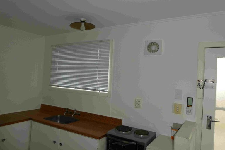 Photo of property in 16 Pomaria Road, Henderson, Auckland, 0610