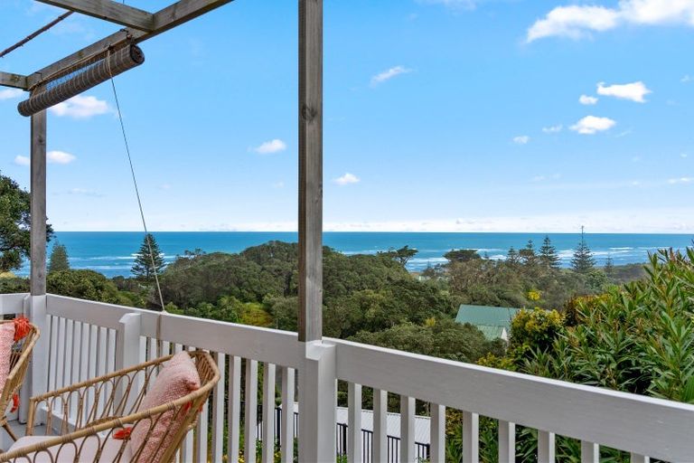 Photo of property in 27 Domain Crescent, Muriwai, Waimauku, 0881