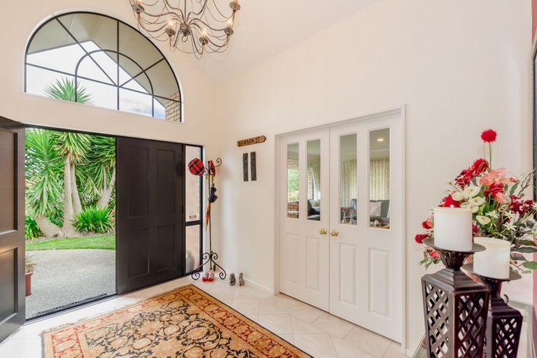 Photo of property in 70 Milne Drive, Paraparaumu, 5032