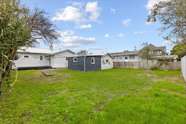 Photo of property in 36 Kingswood Street, Takaro, Palmerston North, 4412