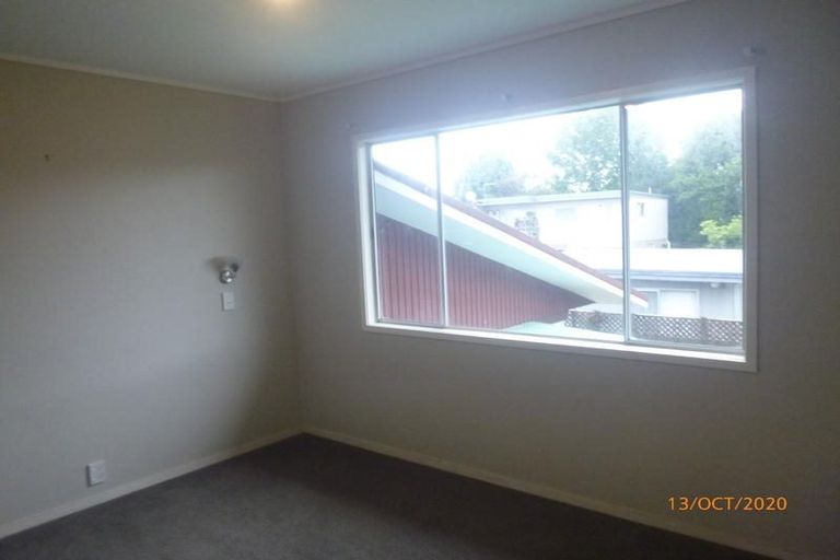 Photo of property in 1b/2 Divich Avenue, Te Atatu South, Auckland, 0610