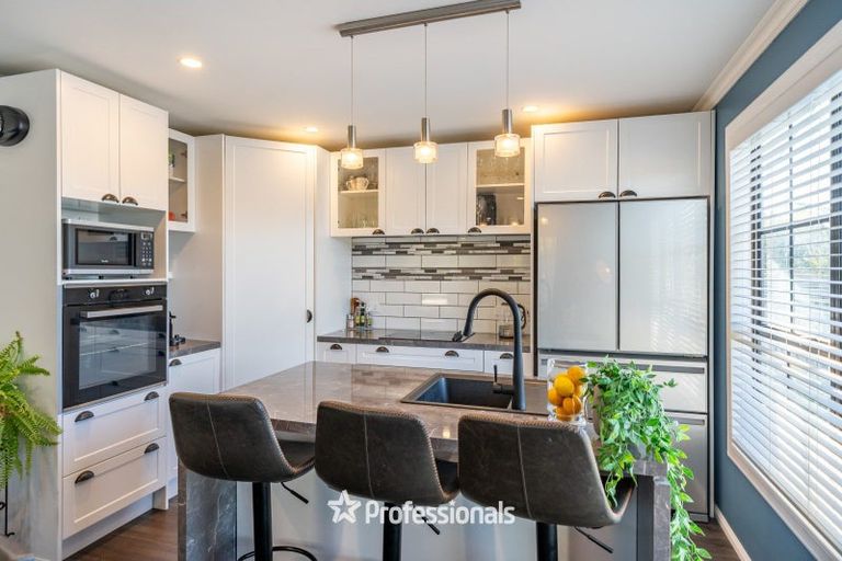 Photo of property in 33 Fenchurch Grove, Stokes Valley, Lower Hutt, 5019