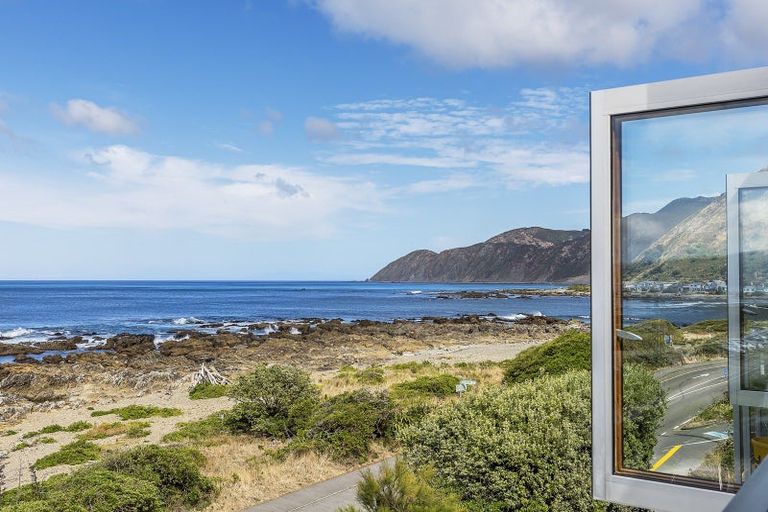 Photo of property in 441 The Esplanade, Island Bay, Wellington, 6023