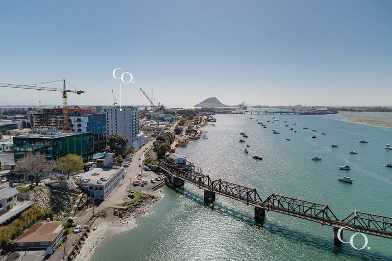 Photo of property in 72 Devonport Road, Tauranga, 3110