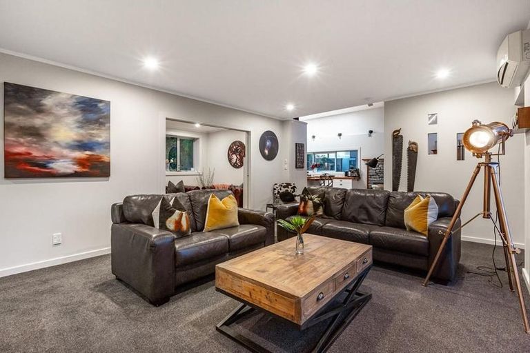 Photo of property in 19 Fleetwood Grove, Waikanae, 5036