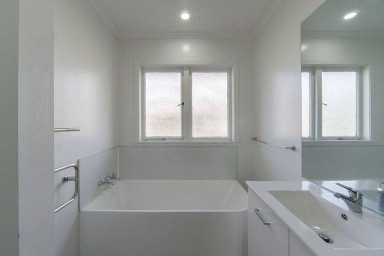 Photo of property in 8 Ohaupo Road, Hamilton Lake, Hamilton, 3204