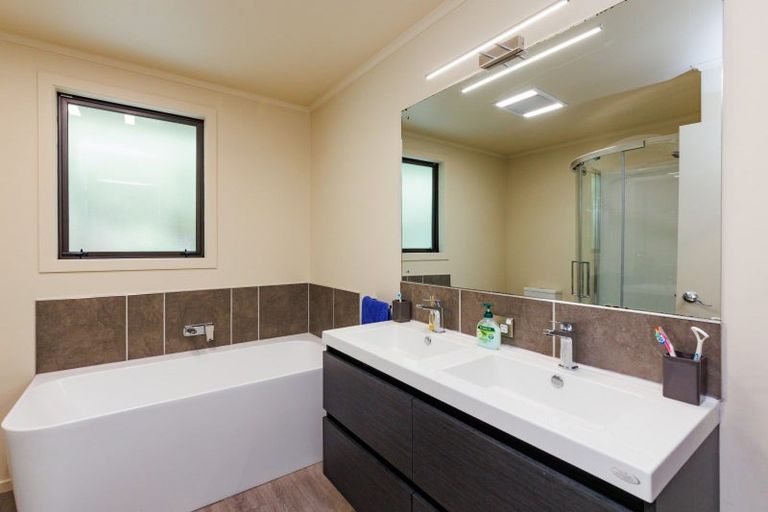 Photo of property in 11 Racecourse Road, Awapuni, Palmerston North, 4412