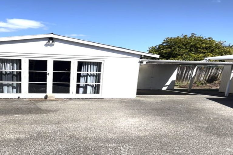Photo of property in 121 Reeves Road, Pakuranga Heights, Auckland, 2010