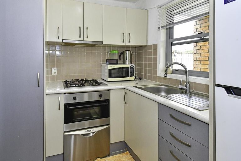 Photo of property in 2/33 Kenderdine Road, Papatoetoe, Auckland, 2025