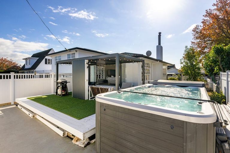 Photo of property in 166 Sandwich Road, St Andrews, Hamilton, 3200