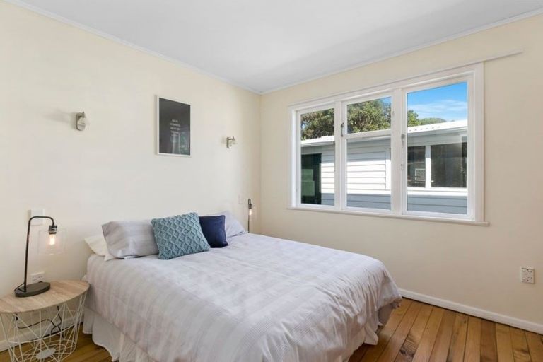 Photo of property in 37 Clifford Road, Johnsonville, Wellington, 6037