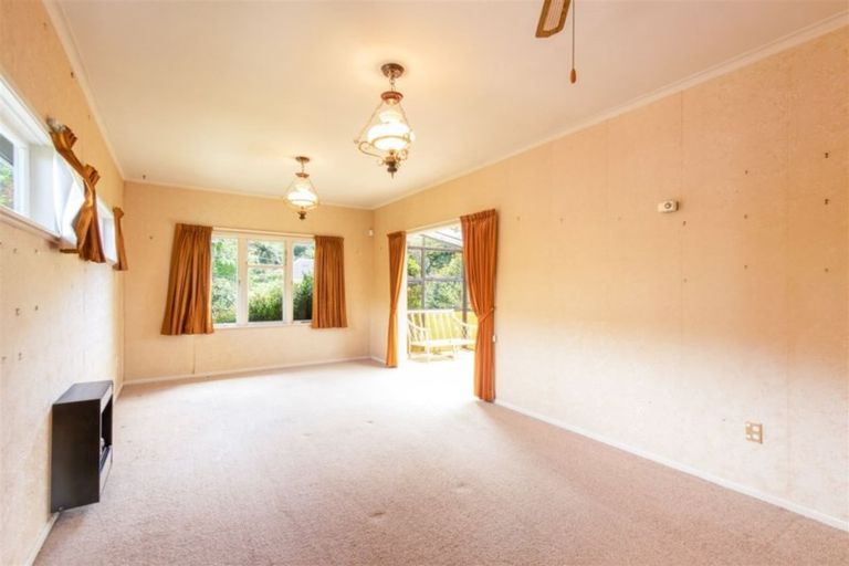 Photo of property in 5 Hollies Crescent, Johnsonville, Wellington, 6037