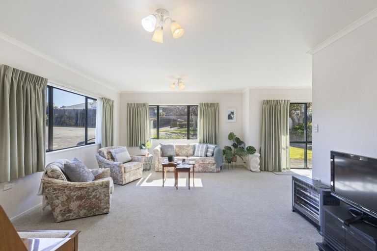 Photo of property in 2/16 Sandel Rise, Merrilands, New Plymouth, 4312