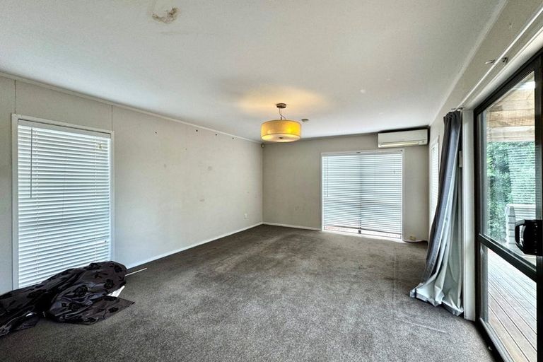 Photo of property in 21 Oreil Avenue, West Harbour, Auckland, 0618