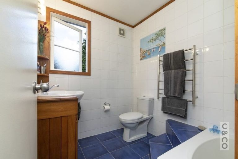 Photo of property in 43 Cambridge Road, Riverhead, 0820