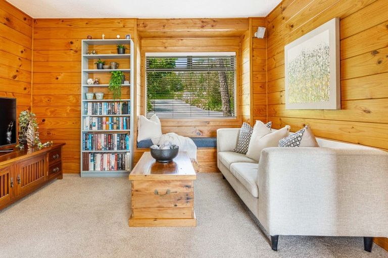 Photo of property in 8 Buckleys Track, Paremoremo, Auckland, 0632