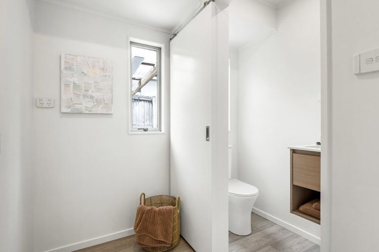 Photo of property in 2/128 Lynn Road, Bayview, Auckland, 0629
