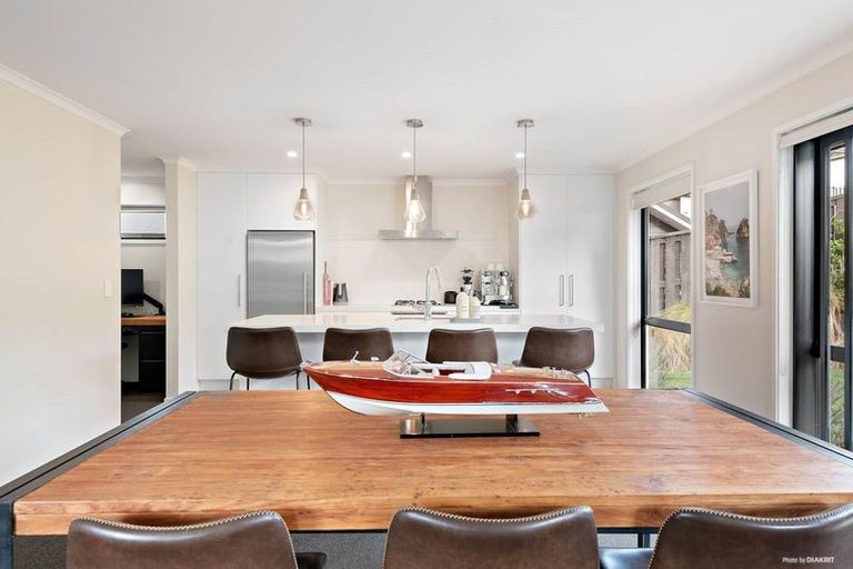 Photo of property in 13 Bale Way, Pukekohe, 2120